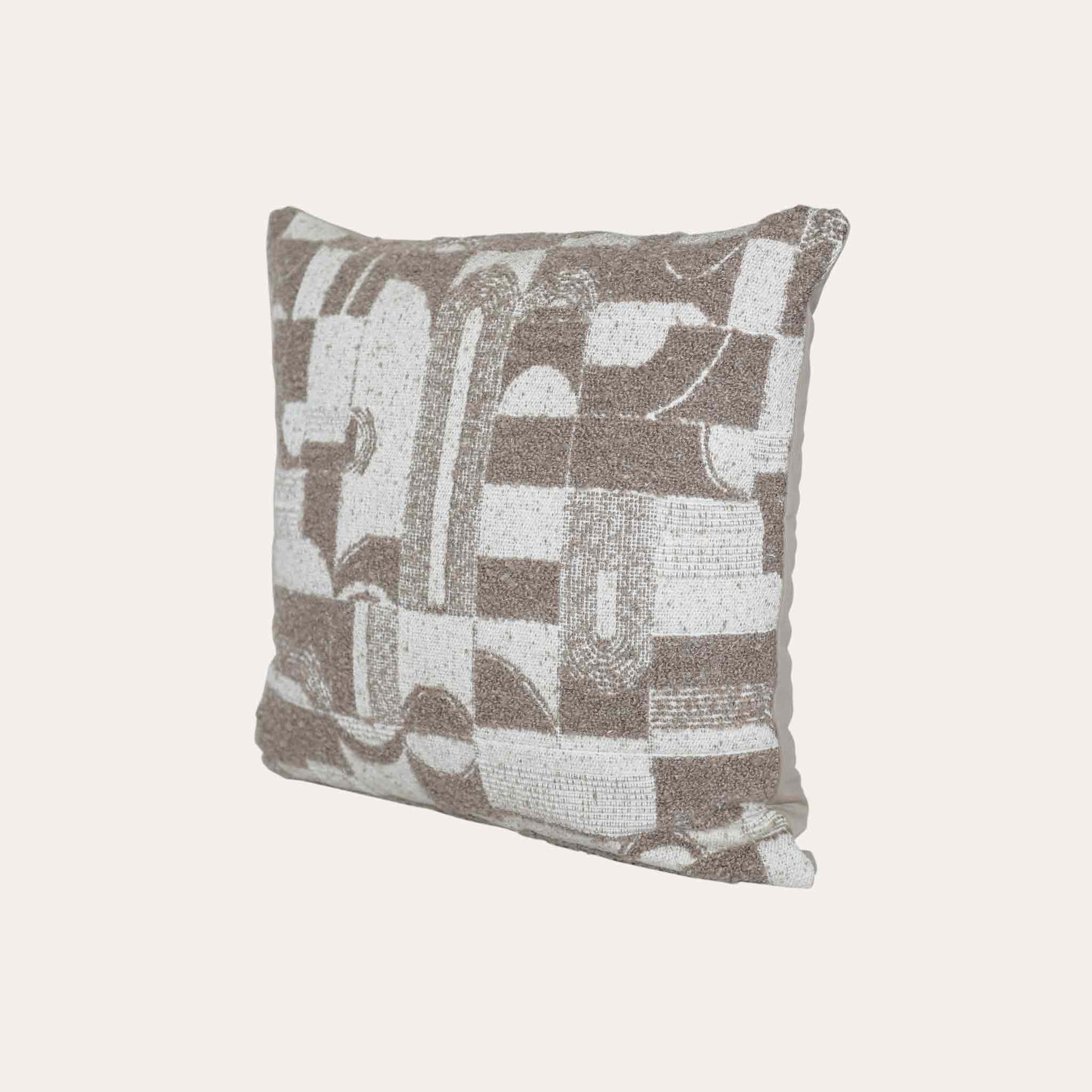 Trendy cushion cover with a chic geometric pattern in soft beige and white tones.